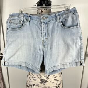 Vintage Levi’s 515 light Wash jean shorts with pockets